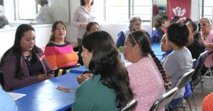 Organizan curso gratuito de bisutería para mujeres en Santo Tomás Chautla