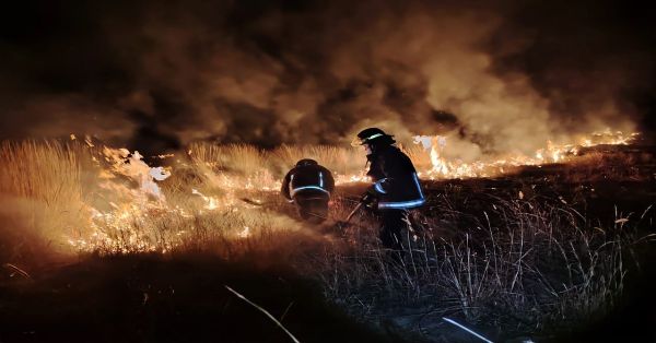 Intensifican PC y Bomberos de Amozoc control de incendios en pastizales