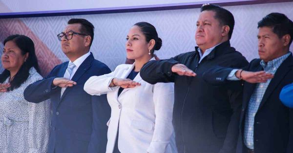 Encabeza Lupita Cuautle ceremonia cívica de julio