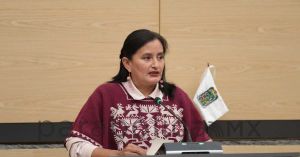 Impulsa Esther Martínez protección legal y cultural a los bordados tradicionales de Hueyapan