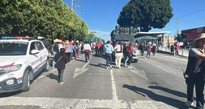 Protestan integrantes de la 28 de Octubre