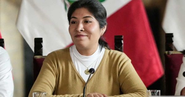 Ordena juez capturar a exministra peruana aislada en embajada de M&eacute;xico