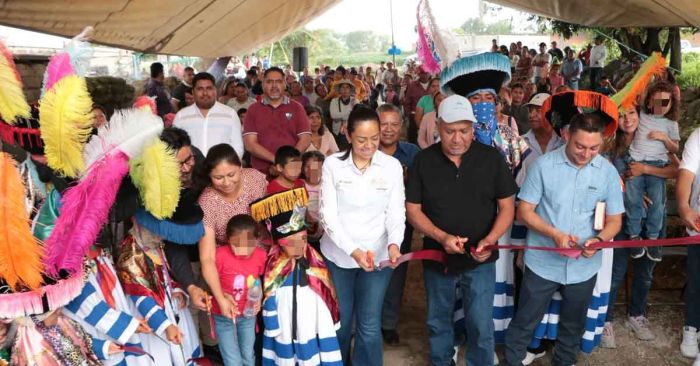 Entrega Ariadna Ayala tanque elevado en San Juan Lara Sabana