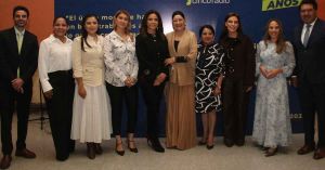 Participa Lupita Cuautle en aniversario de radiodifusora