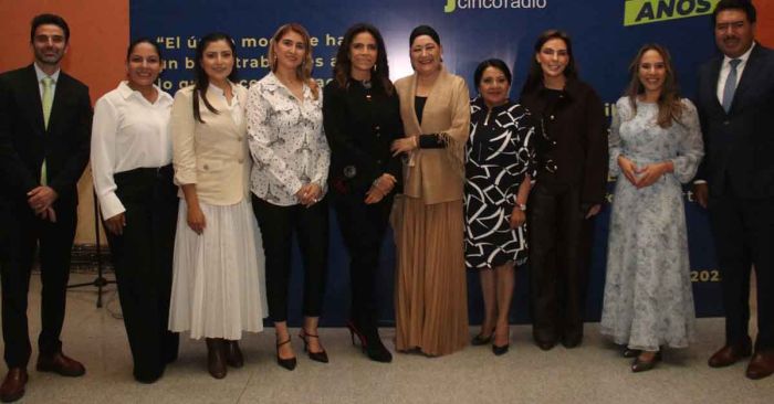 Participa Lupita Cuautle en aniversario de radiodifusora