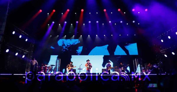 Cierra Intocable el Teatro del Pueblo de la Feria