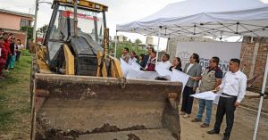 Da Omar Muñoz banderazo de la pavimentación en Sanctorum