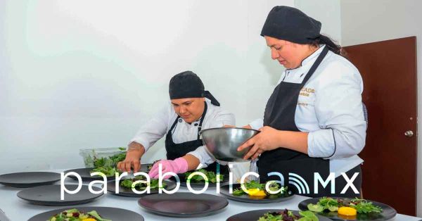 Se gradúan jóvenes del CECADE en gastronomía: DIF estatal