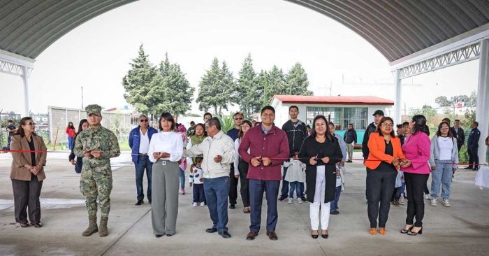 Entrega Omar Mu&ntilde;oz arco techo en preescolar Aquiles Serd&aacute;n