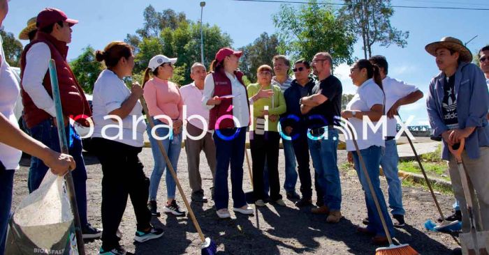 Puebla avanzará solo con trabajo unido, señala Laura Artemisa al encabezar bacheo