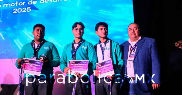 Destaca COBAEP en competencia estatal de robótica