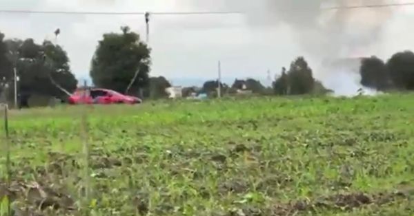Reportan veh&iacute;culo abandonado en un camino de terracer&iacute;a en Coronango