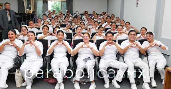 Concluyen formación profesional 91 enfermeras y enfermeros de la USEP