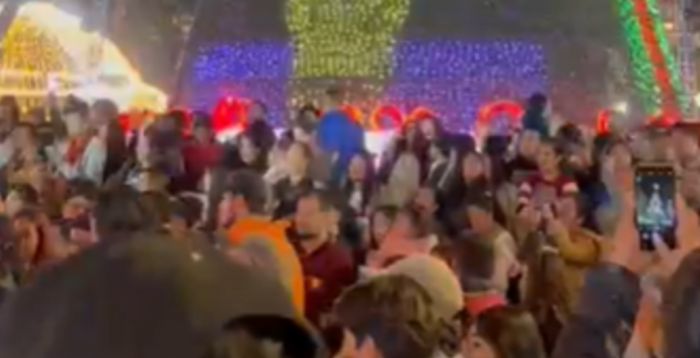 Con orden y tranquilidad fue el encendido del árbol en la capital poblana