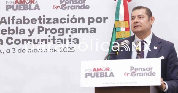 Impulsa Alejandro Armenta alfabetización masiva en Puebla