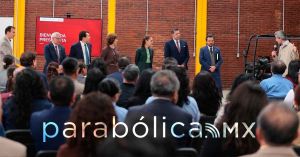 Visita Sheinbaum en Puebla al equipo que trabaja en el vehículo eléctrico mexicano Olinia