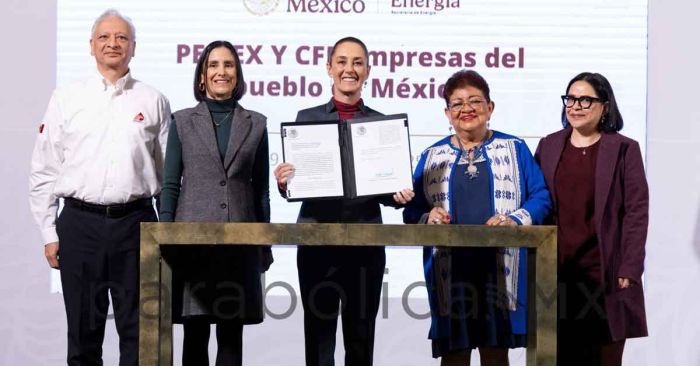 Firma Sheinbaum leyes secundarias para revertir reforma energética de 2013