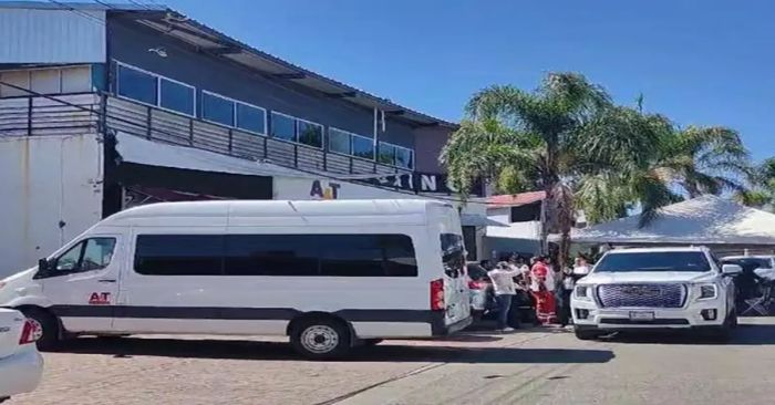 Aumenta la cifra de muertos tras choque de autob&uacute;s con tractocami&oacute;n en Durango