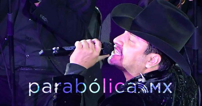 Le quitan la visa al cantante Julión Álvarez