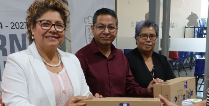 Encabeza Tere Alfaro entrega de insumos alimentarios a escuelas de Cuautlancingo