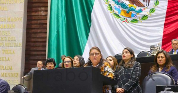 Celebra Rosario Orozco reconocimiento de la Talavera en San L&aacute;zaro
