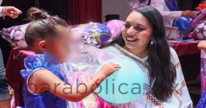 Entrega Tonantzin Fernández carpetas de PC a CAIC&#039;s