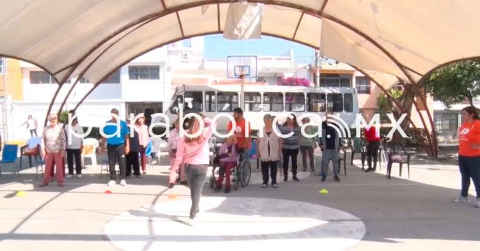 Conviven niñas y niños del centro de dia del DIF Municipal con personas adultas mayores