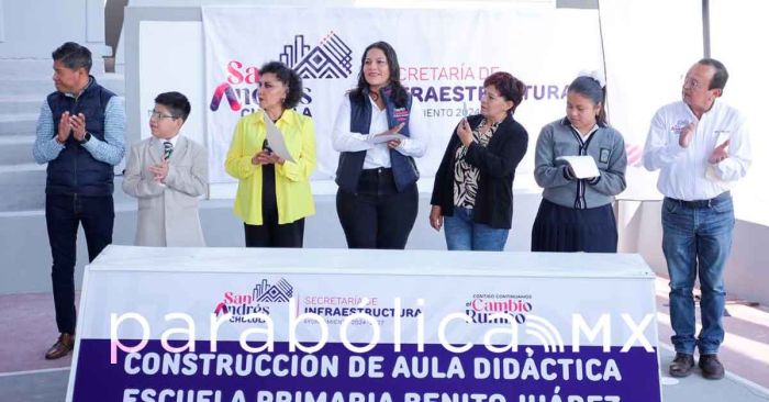 Entrega Lupita Cuautle nueva aula didáctica e San Andrés Cholula