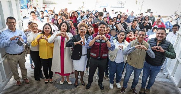 Entregan Omar Muñoz y Tere Alfaro alimentos a instituciones educativas