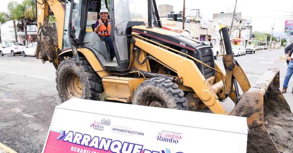 Inicia Cuautle rehabilitación vial en San Francisco Acatepec