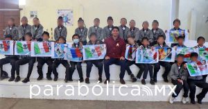 Encabeza Omar Muñoz la ceremonia conmemorativa al Día de la Bandera en Cuautlancingo