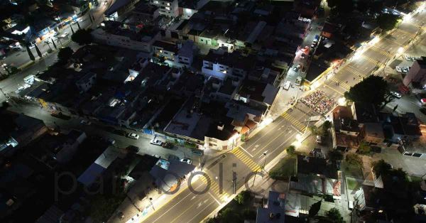 Entrega Ariadna Ayala rehabilitación de avenida Xalpatlaco