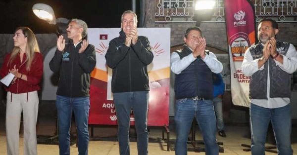 Entrega Pepe Chedraui luminarias en Santo Tomás Chautla