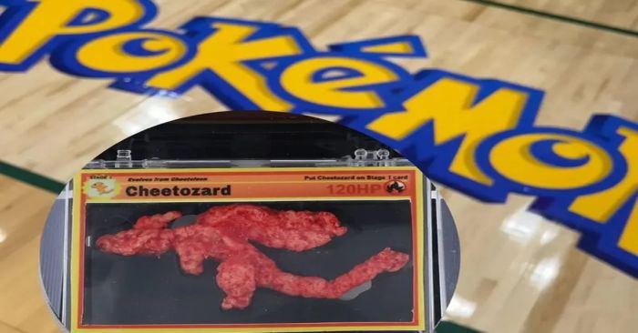 Venden Cheeto con forma de Charizard en 87 mil dólares