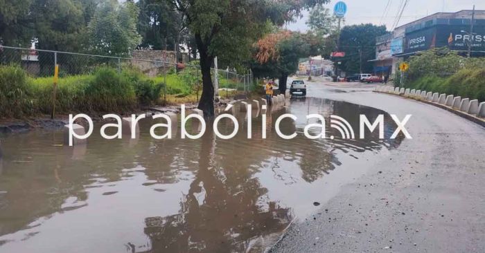 Dejan lluvias zonas anegadas en la capital poblana