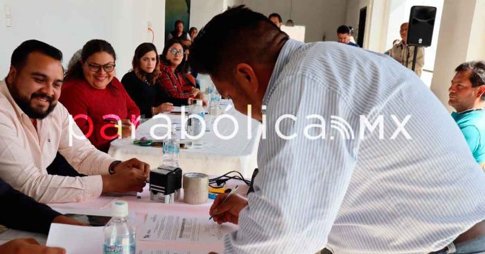 Entregan 12 constancias de mayoría a presidentes auxiliares electos de San Pedro Cholula