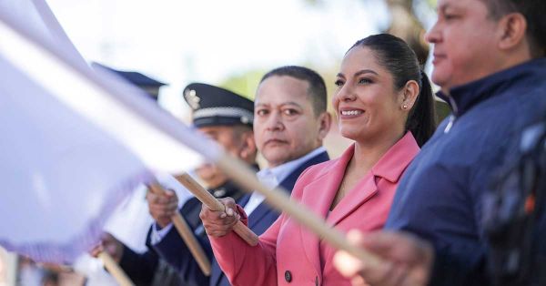 Entrega Lupita Cuautle 15 patrullas y 5 motocicletas para la Policía Municipal