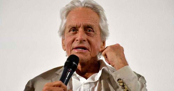 Se averg&uuml;enza Michel Douglas del Gobierno de EEUU; se disculpa con M&eacute;xico