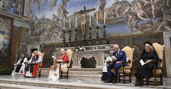 Rezan juntos Le&oacute;n XIV y Carlos III en la Capilla Sixtina