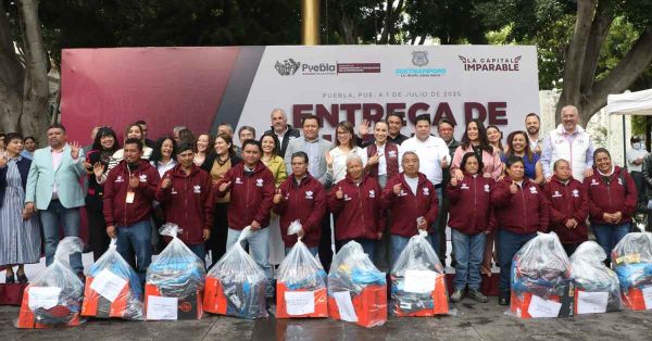 Entregan uniformes a integrantes del Sindicato del Ayuntamiento de Puebla