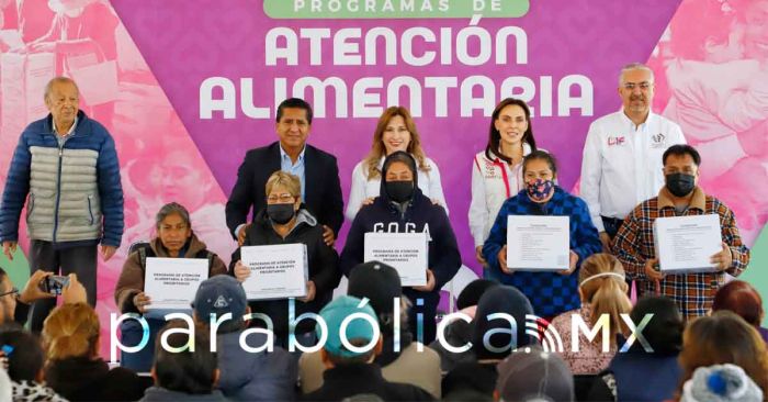 Entregan DIF estatal y municipal más de 2 mil despensas en el Barrio de Analco