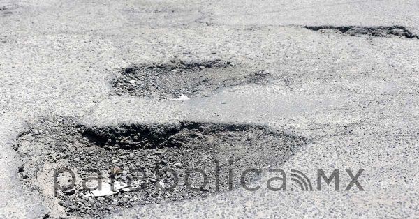 Avanza campaña de bacheo en 11 puntos
