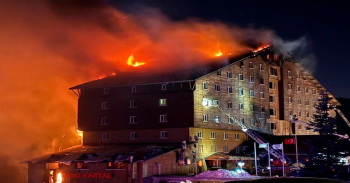 Aumenta a 76 las personas muertas en el incendio del resort turístico de Turquía