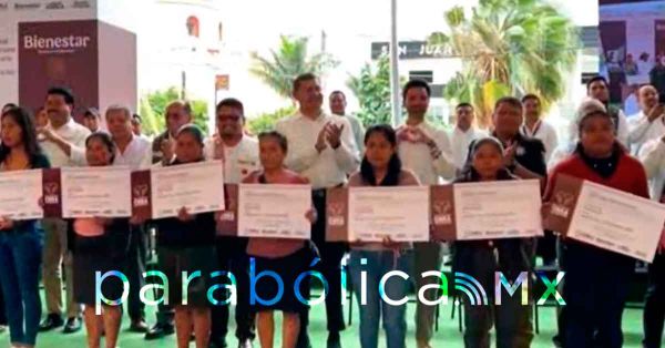 Entrega Armenta apoyos al campo en Ajalpan