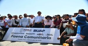 Apoyan universitarios BUAP en la jornada de limpieza en CU2
