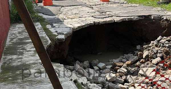Se forma socavón en calles de la Ignacio Romero Vargas