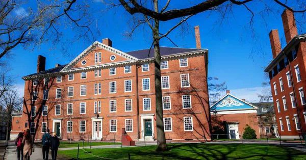 Cede Harvard a Trump; cambia el nombre del departamento de diversidad