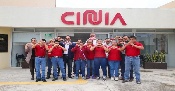 Fortalecen SEDIF y CINIA inclusión laboral de grupos vulnerables