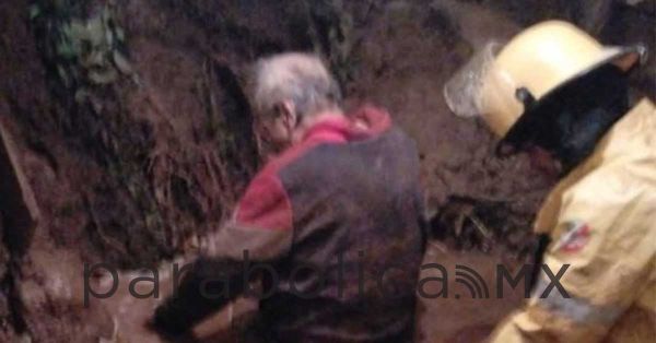 Deja deslave a personas atrapadas en Huauchinango