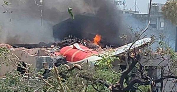 Se estrella avi&oacute;n de Air India con 242 pasajeros a bordo